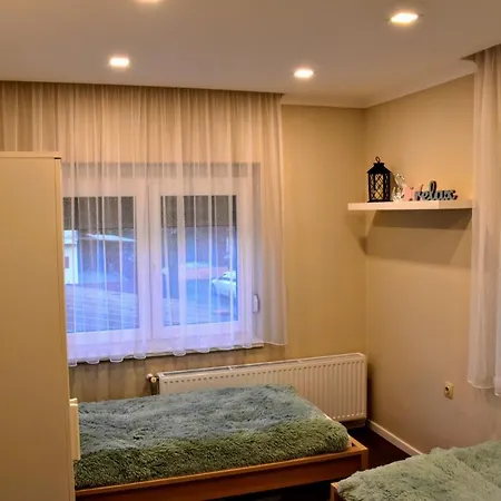 Keknefelejcs Vendeghaz زلاكاروس