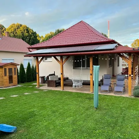 Keknefelejcs Vendeghaz * زلاكاروس