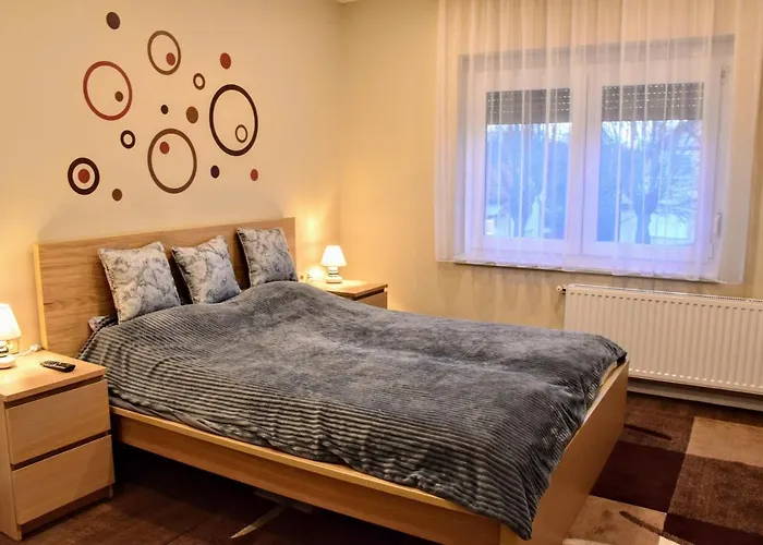 Keknefelejcs Vendeghaz *